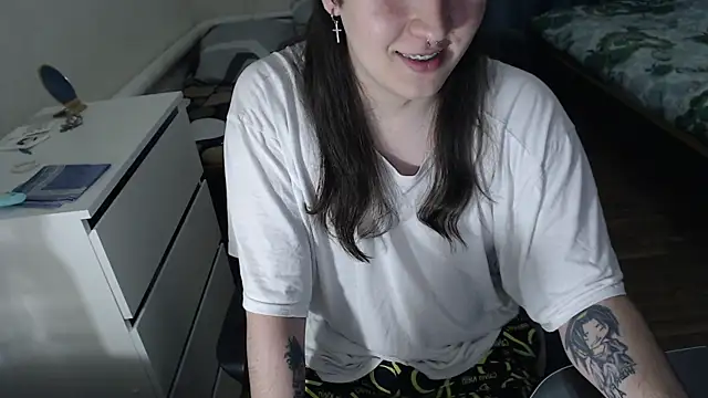 EvaMiron online show from 11/21/25, 03:55