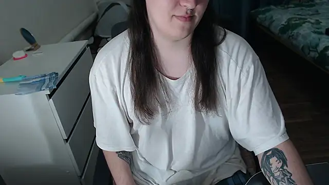 Snapshot of EvaMiron chatting on 02/04/26, 02:01 EvaMiron online show from 02/04/26, 02:01