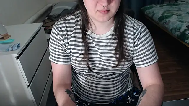 Snapshot of EvaMiron chatting on 02/16/26, 12:53 EvaMiron online show from 02/16/26, 12:53