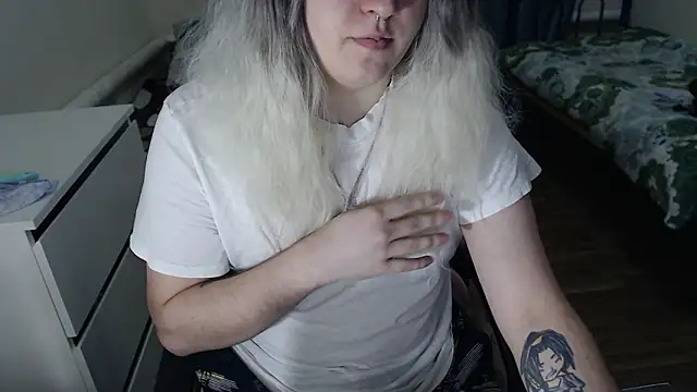 Snapshot of EvaMiron chatting on 02/19/26, 05:21 EvaMiron online show from 02/19/26, 05:21