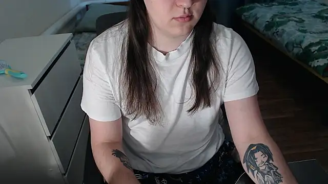 Snapshot of EvaMiron chatting on 02/12/26, 12:16 EvaMiron online show from 02/12/26, 12:16