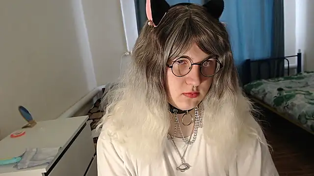 Snapshot of EvaMiron chatting on 02/17/26, 08:22 EvaMiron online show from 02/17/26, 08:22