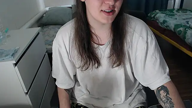 EvaMiron online show from 10/04/25, 10:17