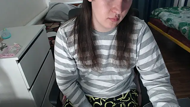 EvaMiron online show from 10/10/25, 10:27