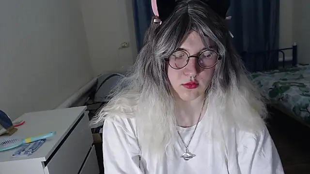 Snapshot of EvaMiron chatting on 02/16/26, 03:43 EvaMiron online show from 02/16/26, 03:43