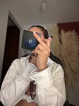 gretta kler1 online show from 10/30/25, 10:06