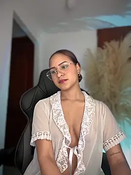Snapshot of gretta_kler1 chatting on 10/03/25, 11:56 gretta kler1 online show from 10/03/25, 11:56