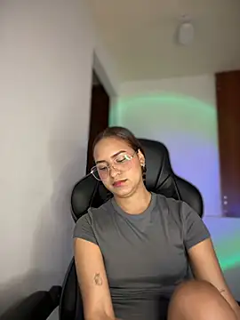 Snapshot of gretta_kler1 chatting on 03/01/25, 02:23 gretta kler1 online show from 03/01/25, 02:23