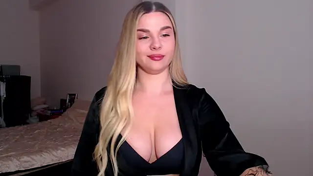 Snapshot of MiaMurMur chatting on 03/03/26, 10:55 MiaMurMur online show from 03/03/26, 10:55