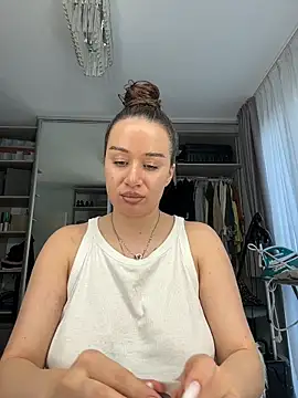 deliaroyal online show from 04/03/26, 02:01