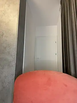 deliaroyal online show from 03/20/25, 08:51