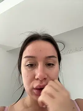 deliaroyal online show from 09/25/25, 11:05