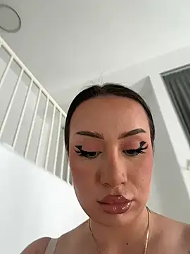 deliaroyal online show from 03/06/25, 01:14