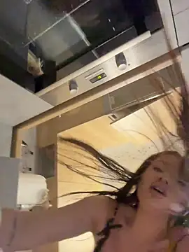 deliaroyal online show from 11/20/25, 02:51