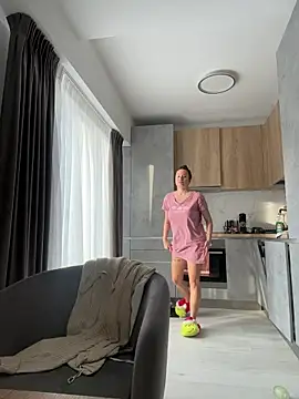 deliaroyal online show from 11/12/25, 01:15