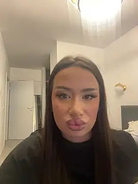 deliaroyal online show from 11/18/25, 02:09