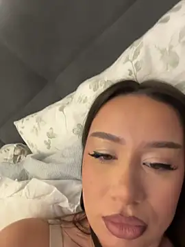 deliaroyal online show from 11/16/25, 02:11