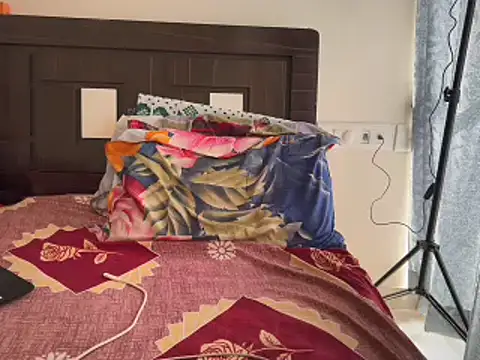 lovbombayduck11 online show from 02/18/25, 08:59