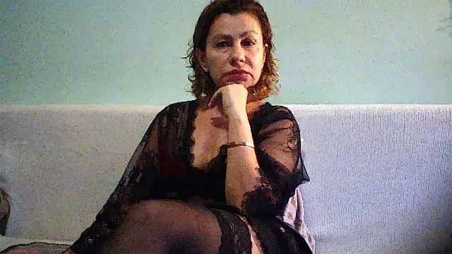 Snapshot of Mat_Elenore chatting on 10/13/25, 05:31 Mat Elenore online show from 10/13/25, 05:31