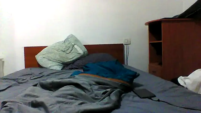Snapshot of crissbadboy chatting on 10/13/25, 02:13 crissbadboy online show from 10/13/25, 02:13