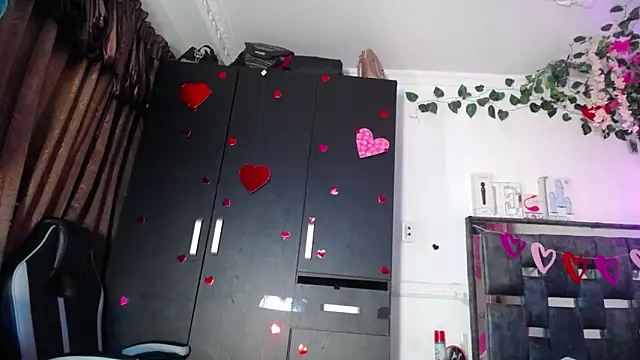 emma hoot1 online show from 02/01/25, 04:46
