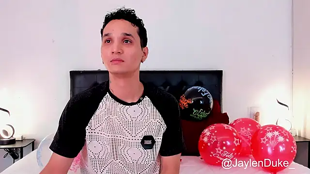 Snapshot of jaylen_and_duke chatting on 12/21/25, 11:12 jaylen and duke online show from 12/21/25, 11:12