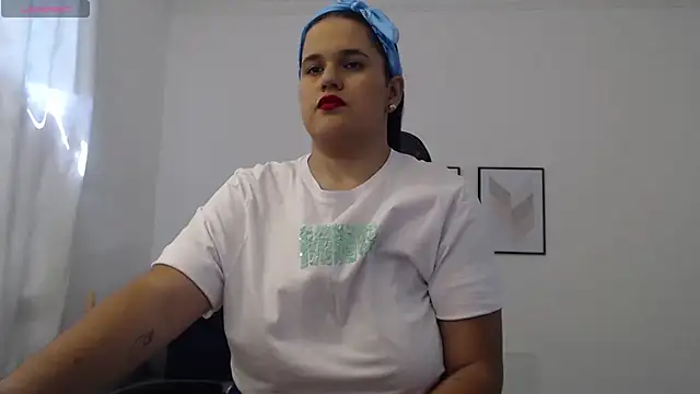 Snapshot of natalia_curvy1 chatting on 09/19/25, 06:01 natalia curvy1 online show from 09/19/25, 06:01