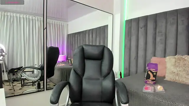 Snapshot of natalia_curvy1 chatting on 03/18/25, 05:55 natalia curvy1 online show from 03/18/25, 05:55
