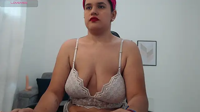 Snapshot of natalia_curvy1 chatting on 10/23/25, 05:22 natalia curvy1 online show from 10/23/25, 05:22