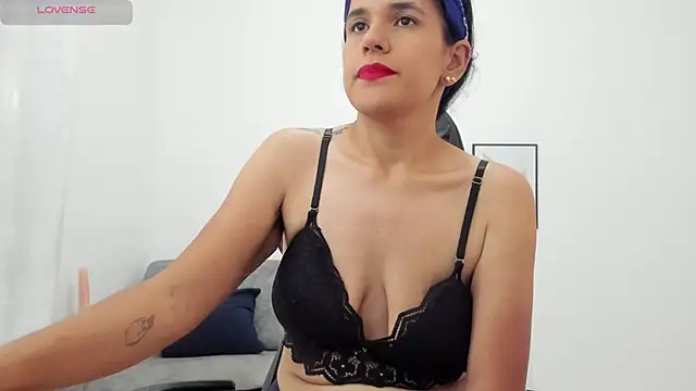 natalia curvy1 online show from 06/05/26, 05:40