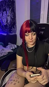 Snapshot of kinkygirl420x chatting on 10/09/25, 08:31 kinkygirl420x online show from 10/09/25, 08:31