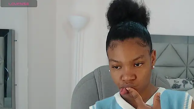 genesis moretz online show from 04/15/26, 12:16