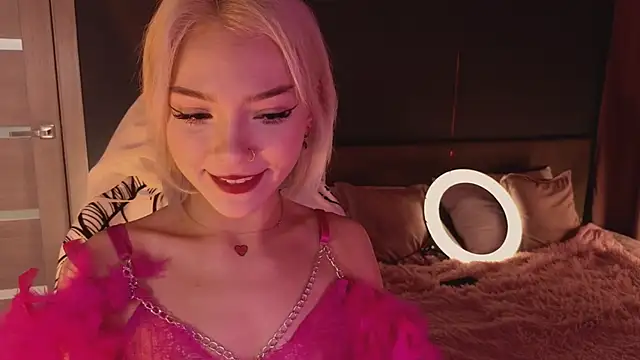 Snapshot of SandraBoyl chatting on 03/15/25, 01:19 SandraBoyl online show from 03/15/25, 01:19