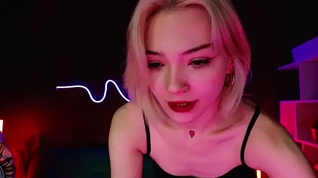 Snapshot of SandraBoyl chatting on 02/02/25, 04:05 SandraBoyl online show from 02/02/25, 04:05