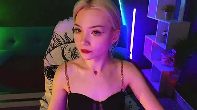 Snapshot of SandraBoyl chatting on 02/02/25, 01:02 SandraBoyl online show from 02/02/25, 01:02