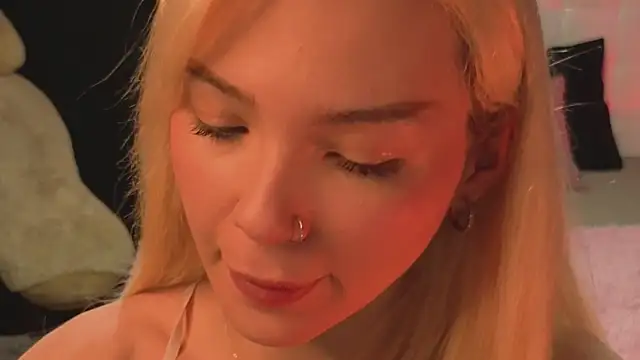 Snapshot of SandraBoyl chatting on 11/28/25, 02:12 SandraBoyl online show from 11/28/25, 02:12