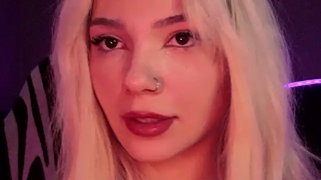 Snapshot of SandraBoyl chatting on 11/21/25, 09:19 SandraBoyl online show from 11/21/25, 09:19