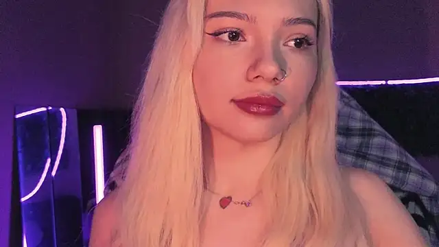 Snapshot of SandraBoyl chatting on 11/25/25, 02:23 SandraBoyl online show from 11/25/25, 02:23