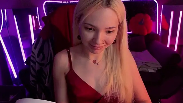 Snapshot of SandraBoyl chatting on 11/22/25, 02:21 SandraBoyl online show from 11/22/25, 02:21