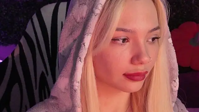 Snapshot of SandraBoyl chatting on 11/23/25, 08:57 SandraBoyl online show from 11/23/25, 08:57