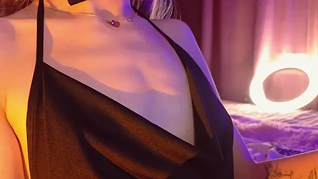 Snapshot of SandraBoyl chatting on 03/03/25, 07:24 SandraBoyl online show from 03/03/25, 07:24