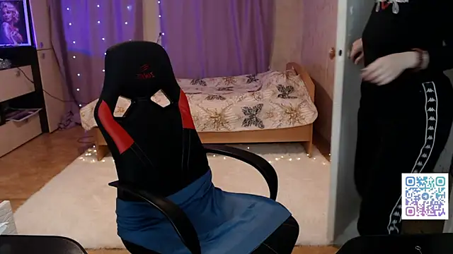 Daniela Cooperr online show from 03/29/26, 05:25