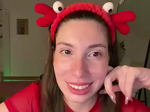 Snapshot of CringeButCute chatting on 10/20/25, 10:32 CringeButCute online show from 10/20/25, 10:32