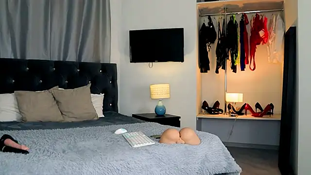 InvitingTina online show from 03/28/26, 05:30