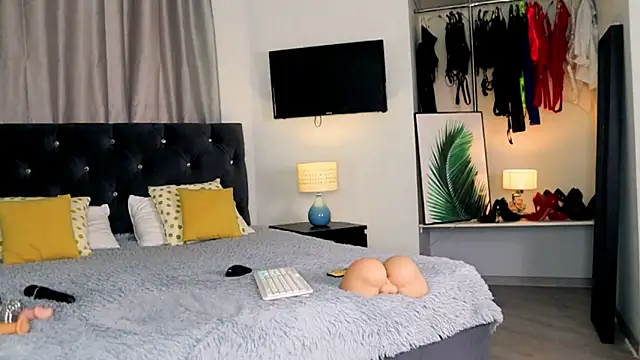 InvitingTina online show from 10/05/25, 08:27