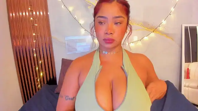 Snapshot of SaraApril_1 chatting on 03/11/26, 12:43 SaraApril 1 online show from 03/11/26, 12:43