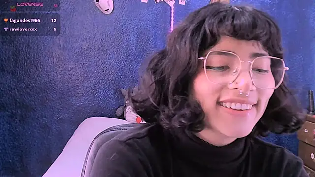 Snapshot of NinaYellow chatting on 02/18/25, 04:14 NinaYellow online show from 02/18/25, 04:14