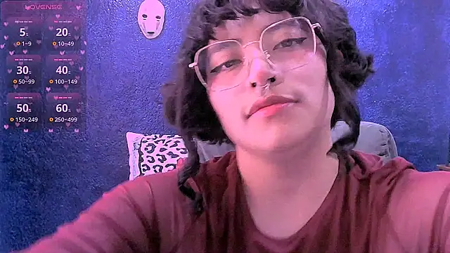 Snapshot of NinaYellow chatting on 06/17/26, 01:43 NinaYellow online show from 06/17/26, 01:43