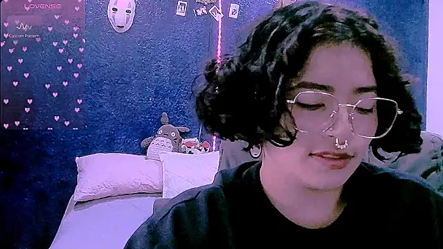 Snapshot of NinaYellow chatting on 08/04/26, 01:04 NinaYellow online show from 08/04/26, 01:04