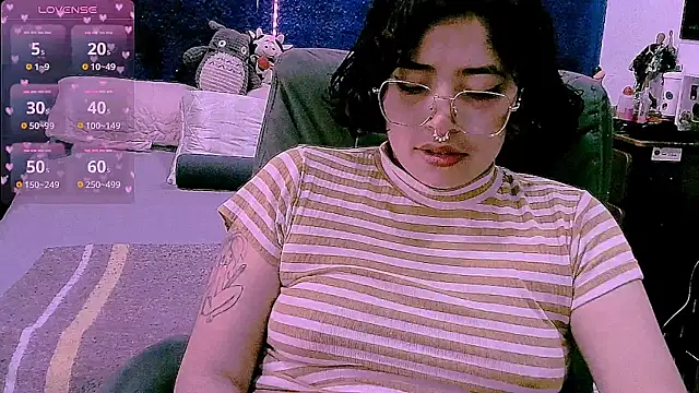 Snapshot of NinaYellow chatting on 08/03/26, 03:18 NinaYellow online show from 08/03/26, 03:18